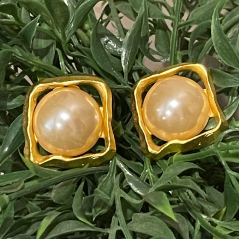 ✨New Norma Jean Matte Gold Large Faux Pearl Clip On Earrings